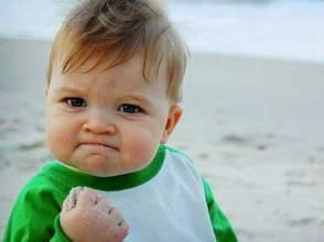 小孩握拳加油图片,小手握拳，加油的瞬间